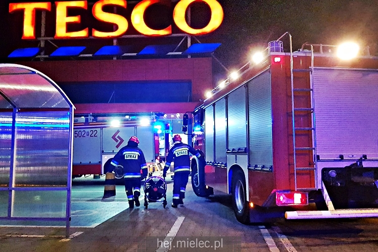 Ewakuacja hipermarketu Tesco! Powodem pożar zamrażarek