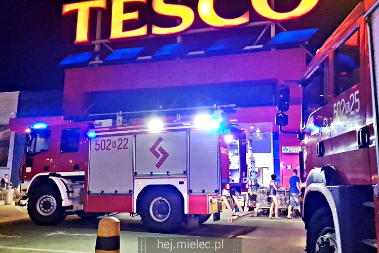 Ewakuacja hipermarketu Tesco! Powodem pożar zamrażarek