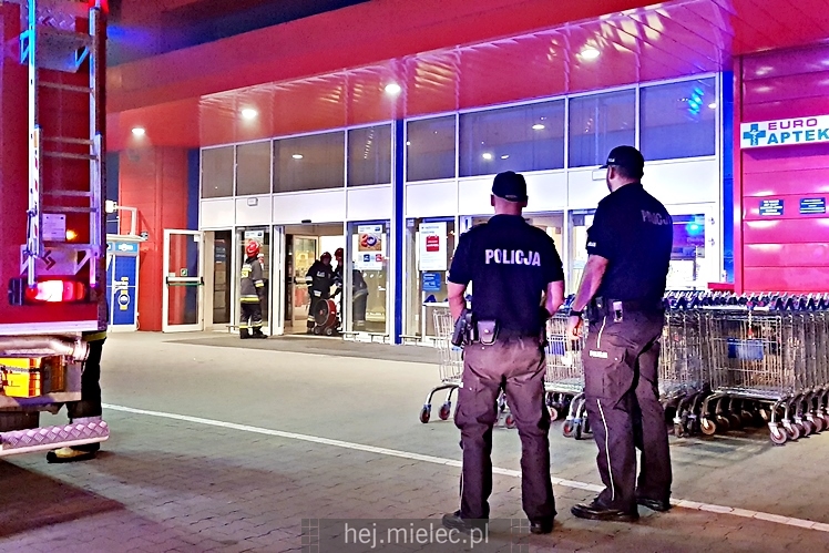Ewakuacja hipermarketu Tesco! Powodem pożar zamrażarek