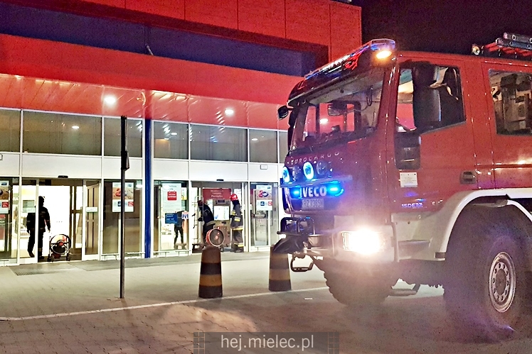 Ewakuacja hipermarketu Tesco! Powodem pożar zamrażarek