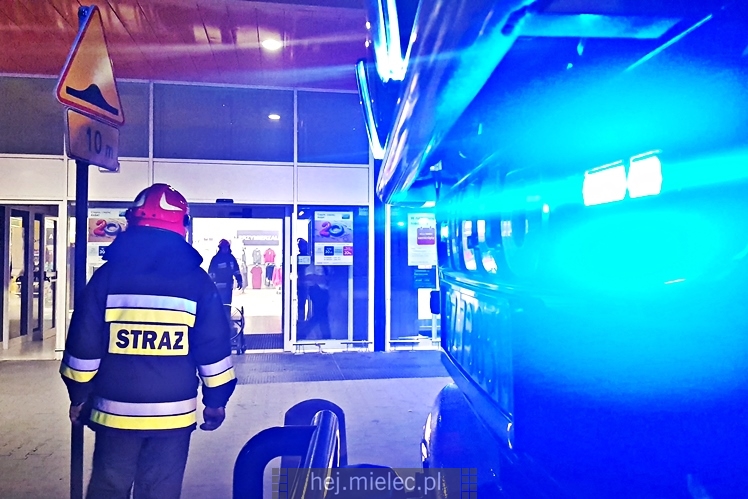 Ewakuacja hipermarketu Tesco! Powodem pożar zamrażarek
