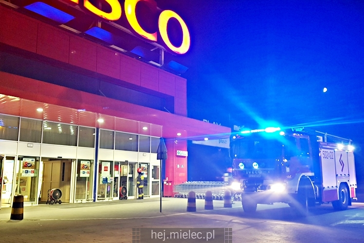 Ewakuacja hipermarketu Tesco! Powodem pożar zamrażarek