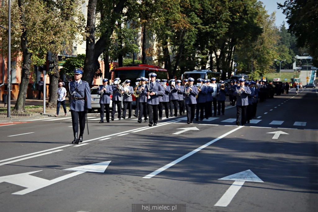 Wręczenie sztandaru mieleckiej Policji