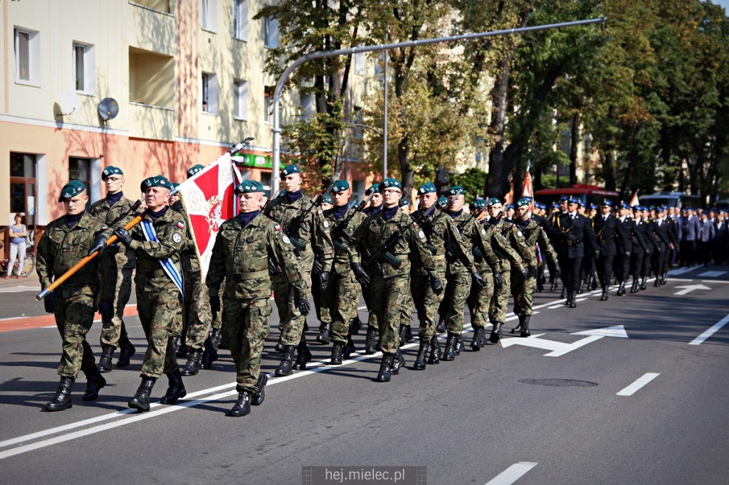 Wręczenie sztandaru mieleckiej Policji