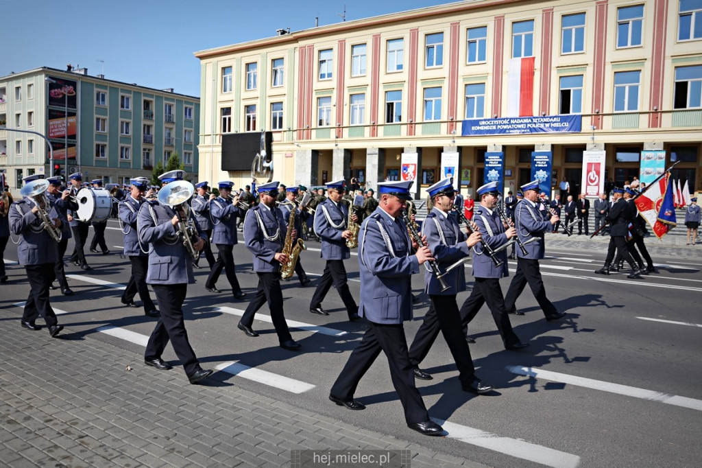 Wręczenie sztandaru mieleckiej Policji