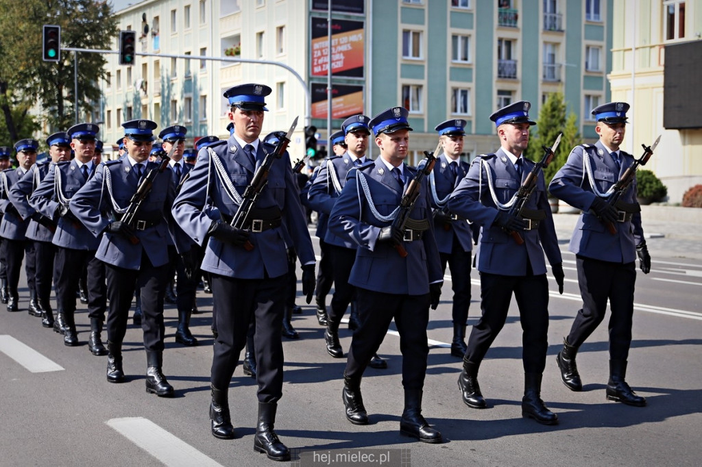 Wręczenie sztandaru mieleckiej Policji