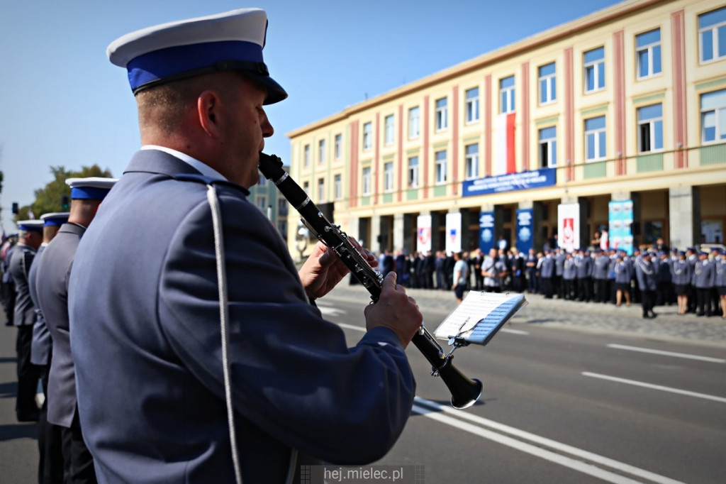 Wręczenie sztandaru mieleckiej Policji