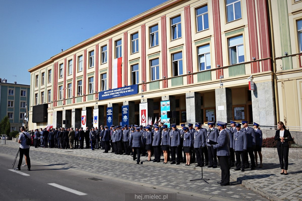 Wręczenie sztandaru mieleckiej Policji