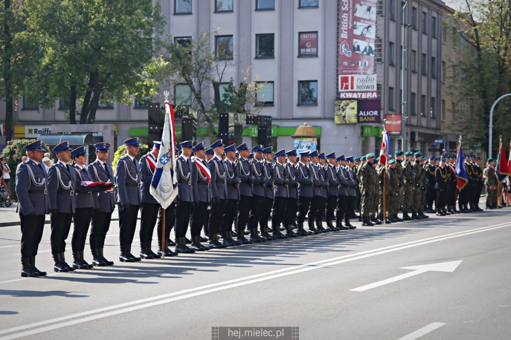 Wręczenie sztandaru mieleckiej Policji