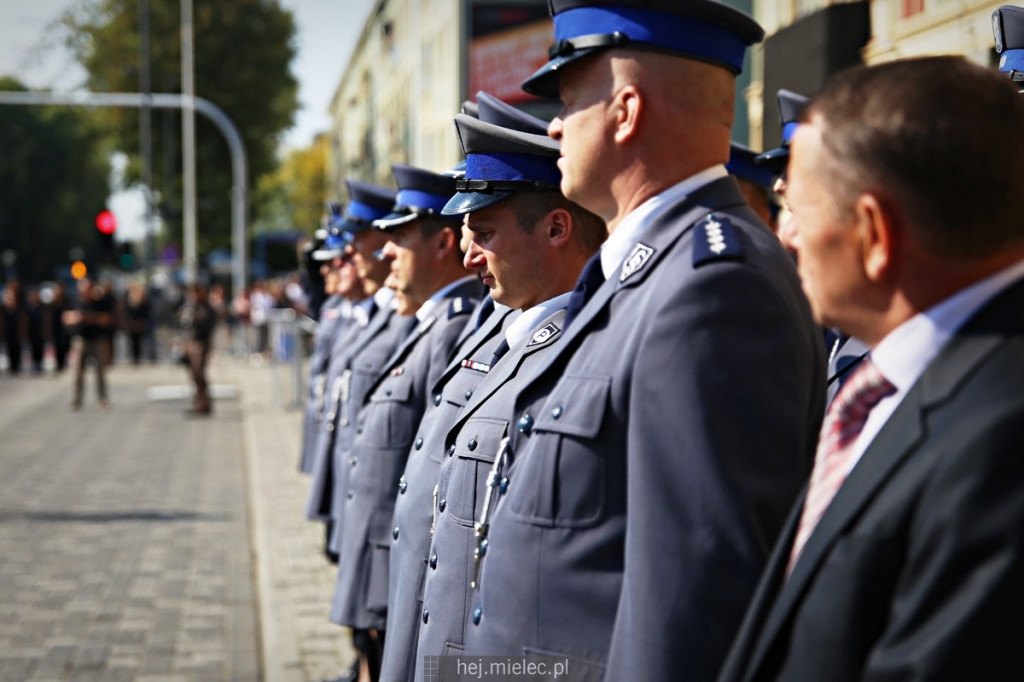 Wręczenie sztandaru mieleckiej Policji