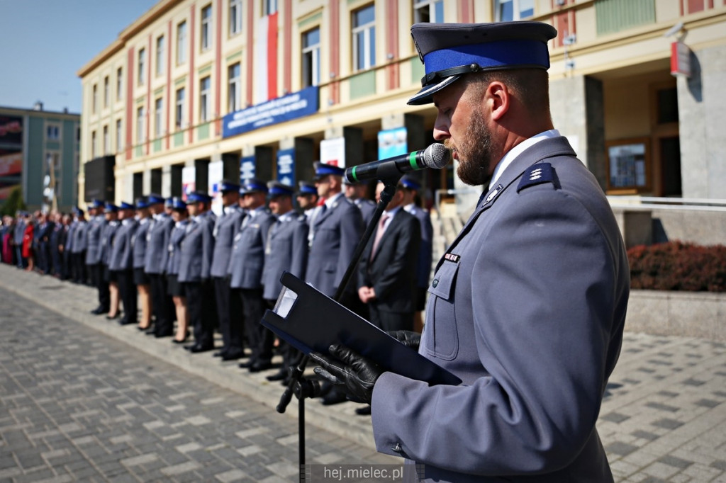 Wręczenie sztandaru mieleckiej Policji