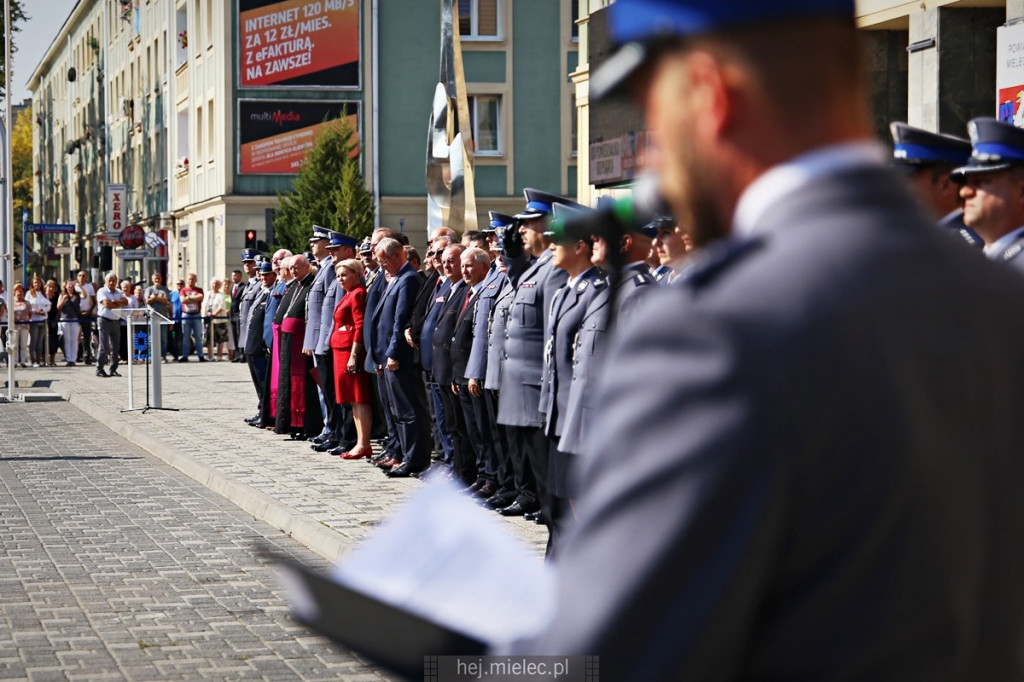 Wręczenie sztandaru mieleckiej Policji