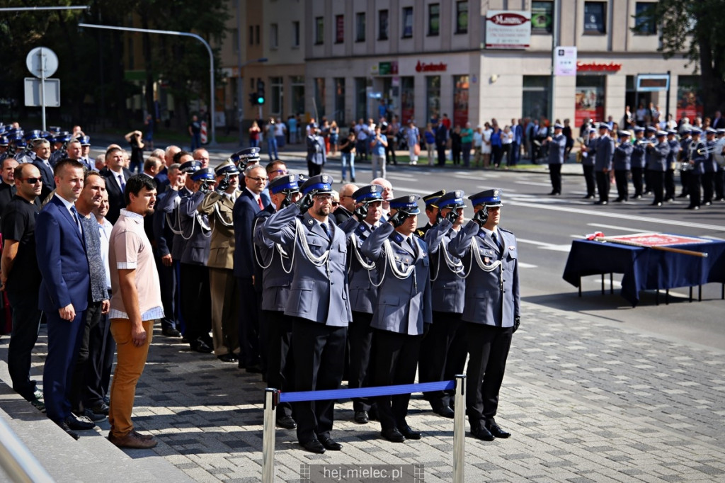 Wręczenie sztandaru mieleckiej Policji