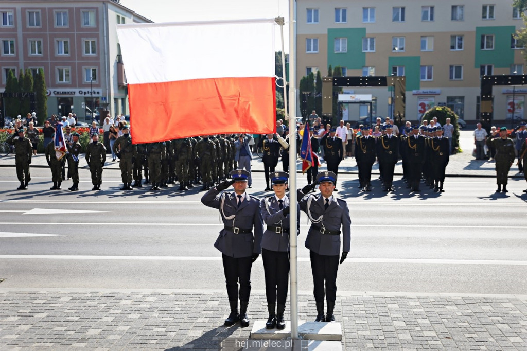 Wręczenie sztandaru mieleckiej Policji