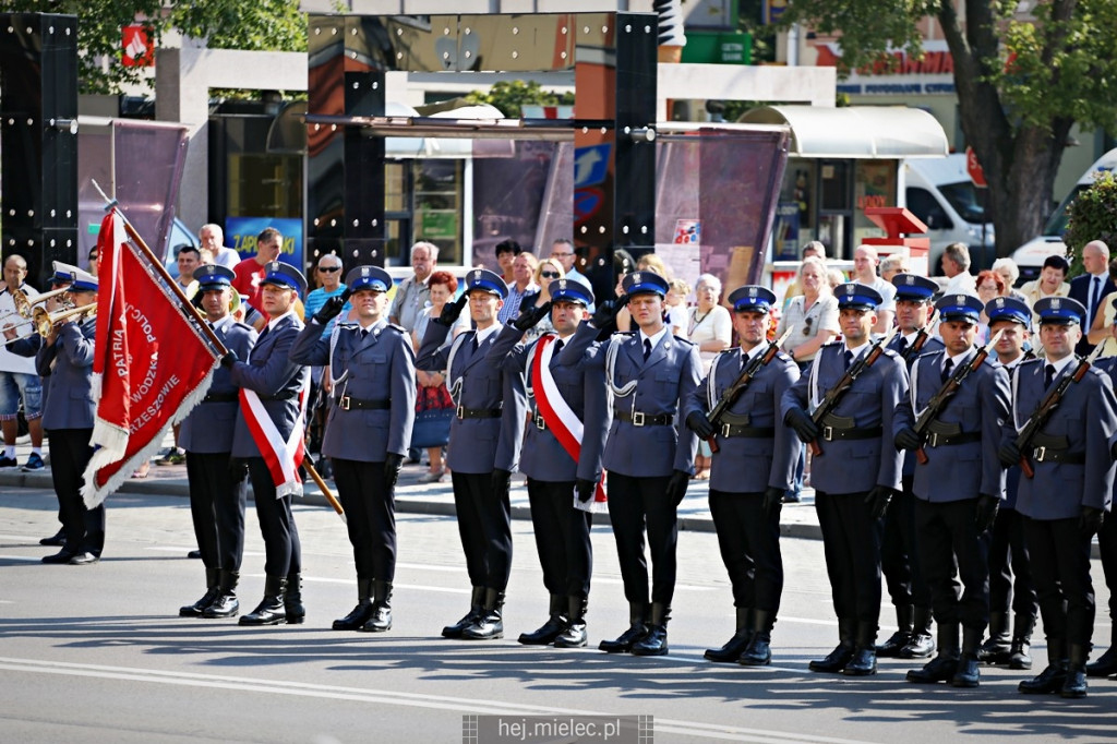 Wręczenie sztandaru mieleckiej Policji