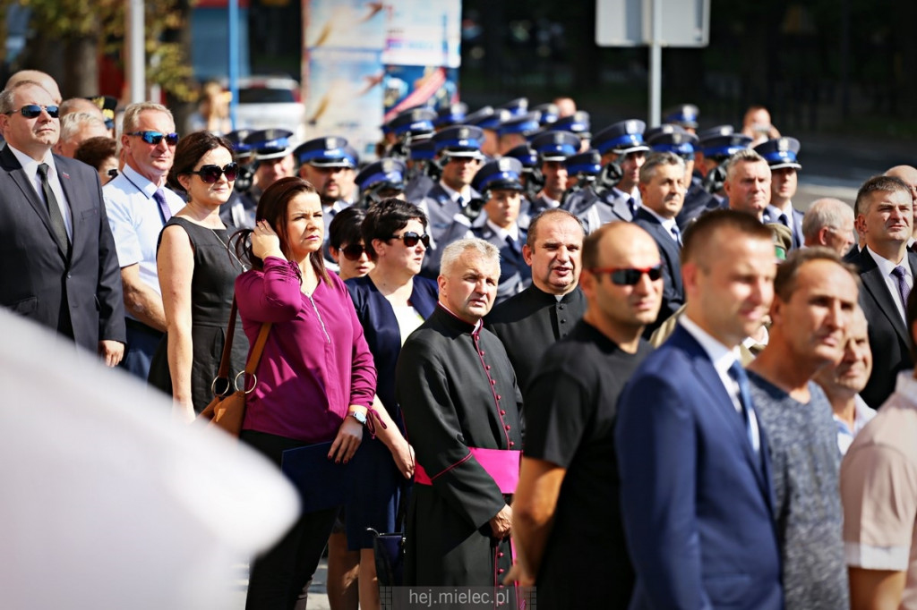 Wręczenie sztandaru mieleckiej Policji