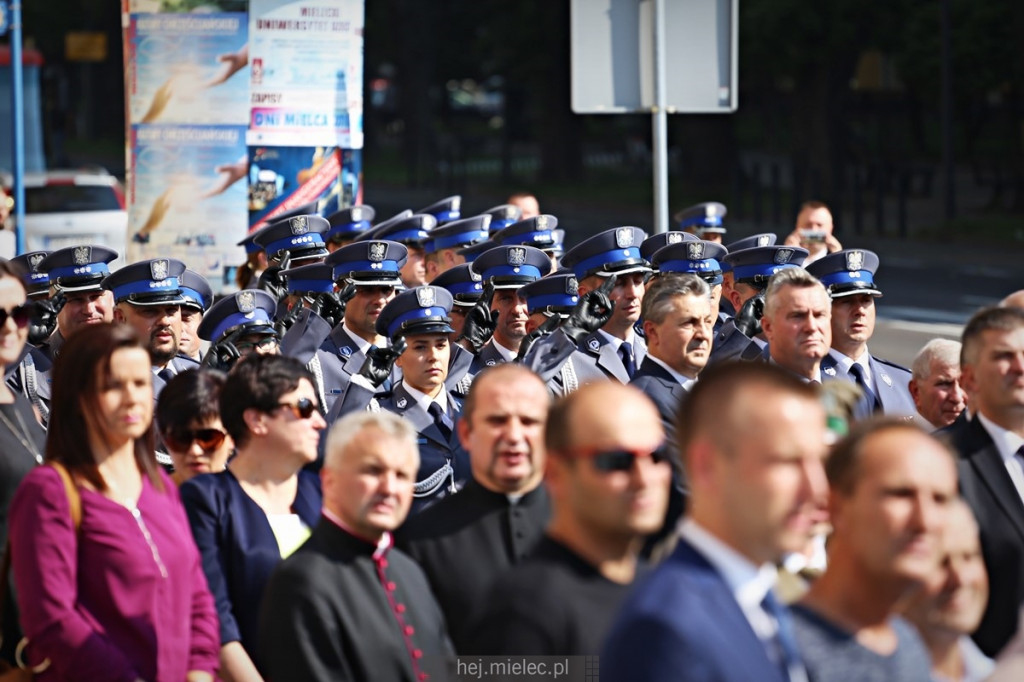 Wręczenie sztandaru mieleckiej Policji