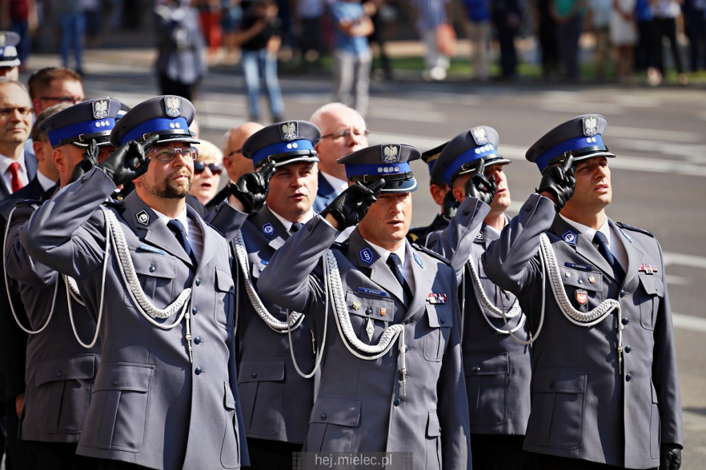 Wręczenie sztandaru mieleckiej Policji