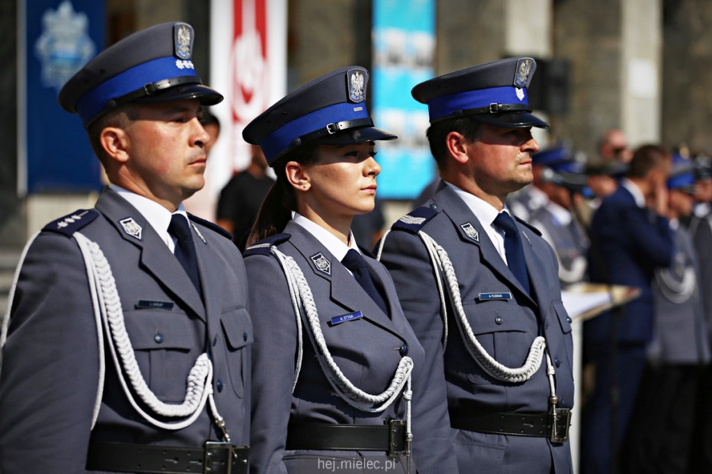 Wręczenie sztandaru mieleckiej Policji