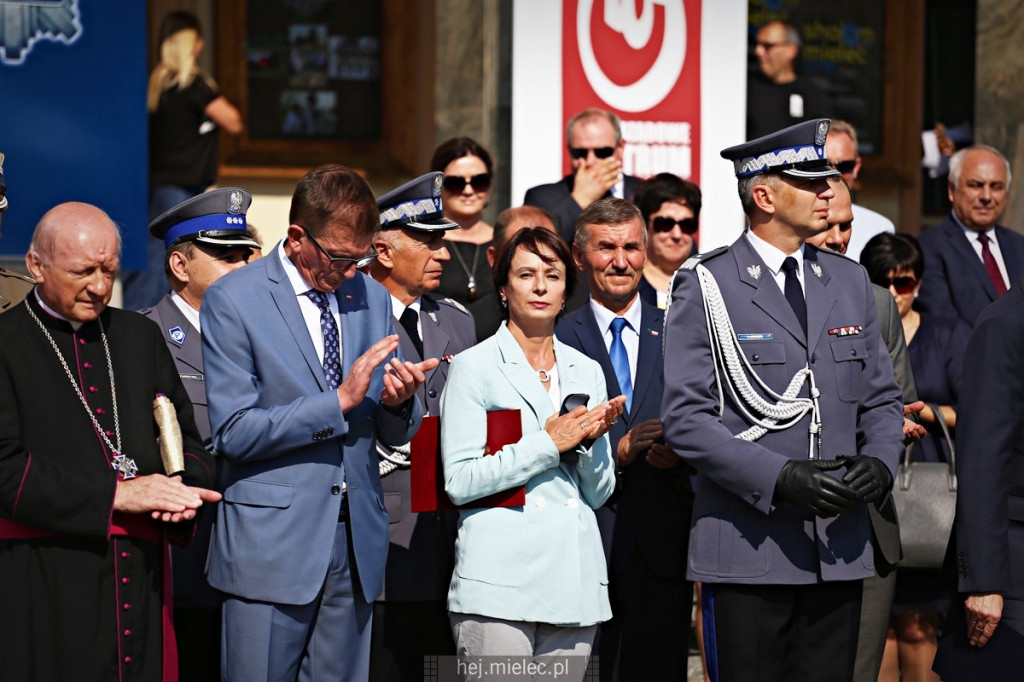 Wręczenie sztandaru mieleckiej Policji