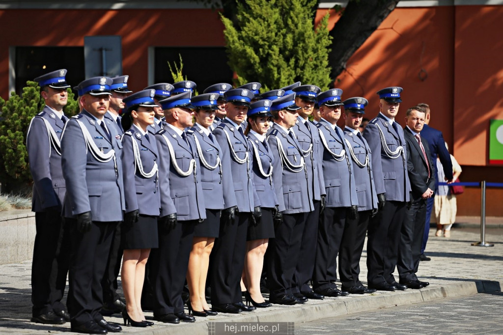 Wręczenie sztandaru mieleckiej Policji