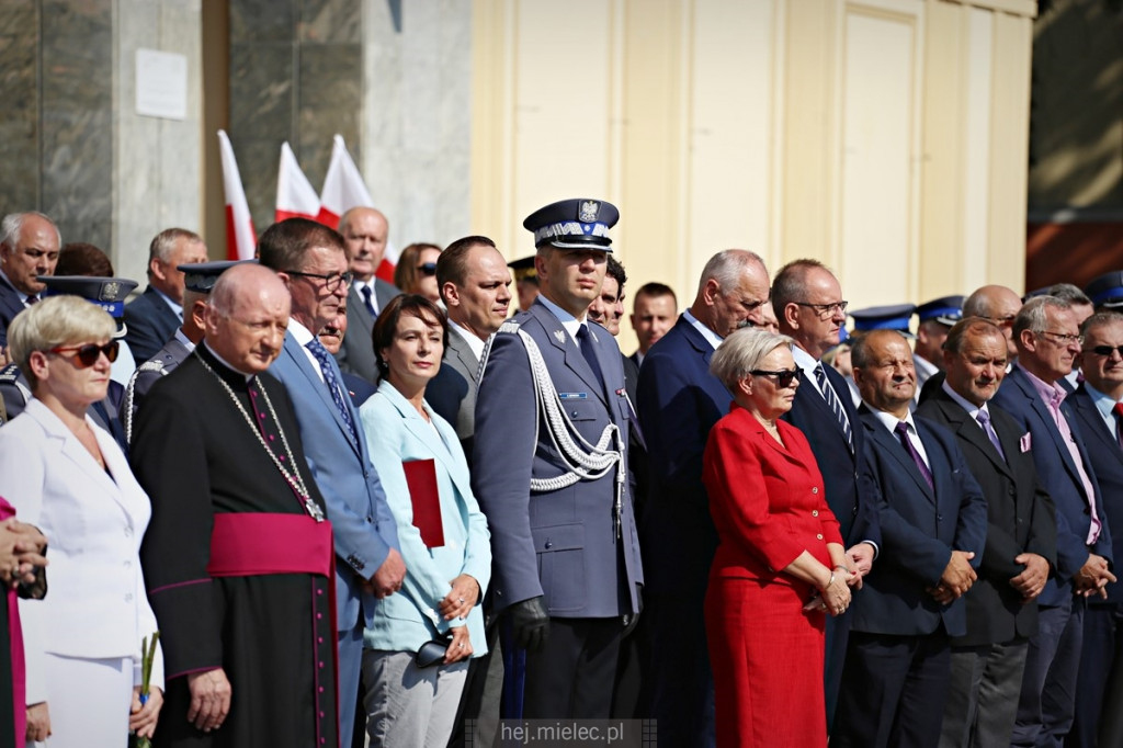 Wręczenie sztandaru mieleckiej Policji