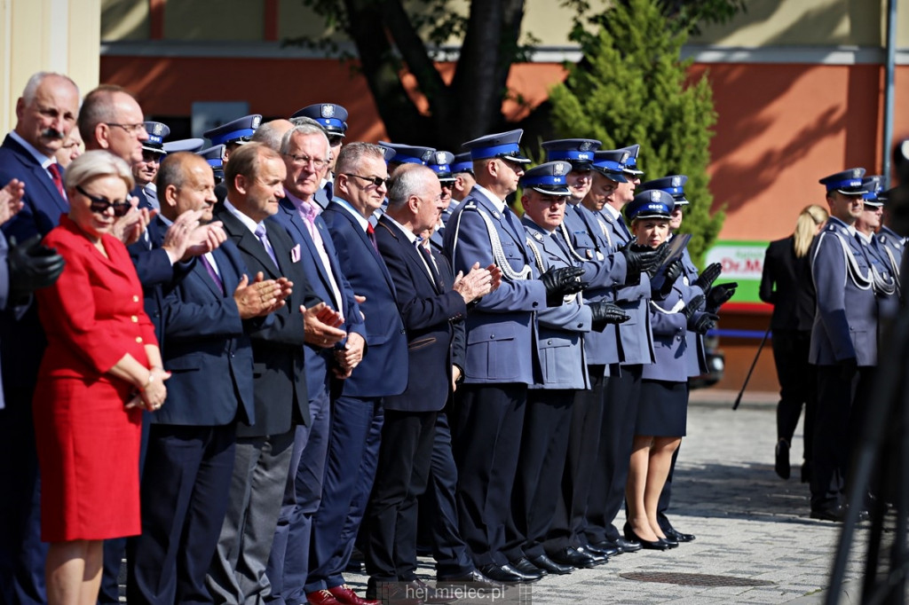 Wręczenie sztandaru mieleckiej Policji