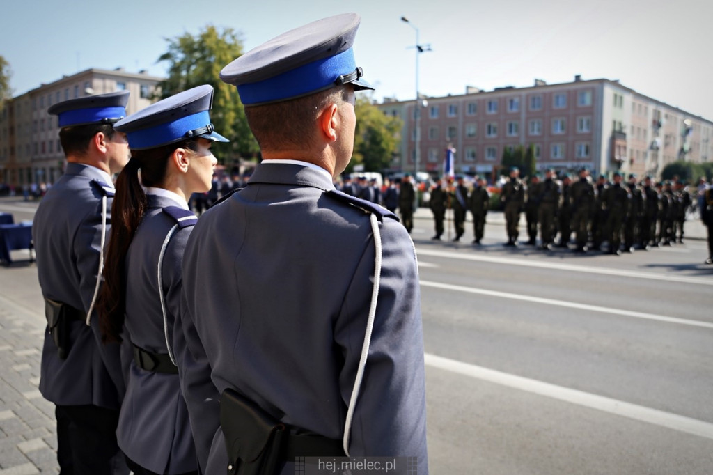 Wręczenie sztandaru mieleckiej Policji