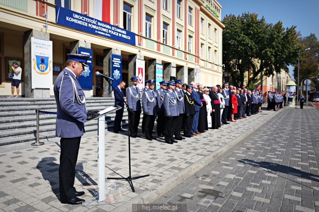 Wręczenie sztandaru mieleckiej Policji