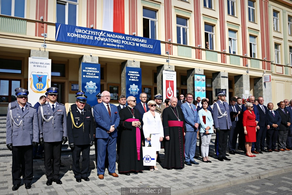 Wręczenie sztandaru mieleckiej Policji