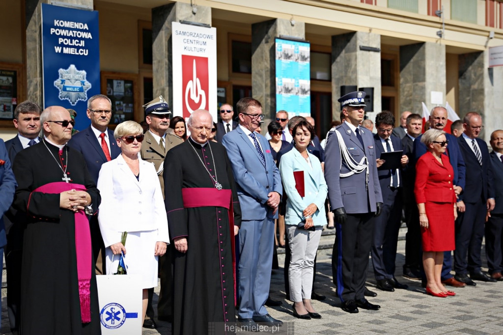 Wręczenie sztandaru mieleckiej Policji