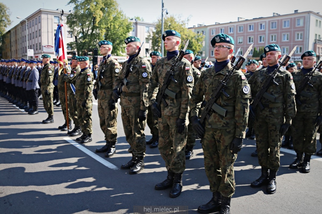 Wręczenie sztandaru mieleckiej Policji