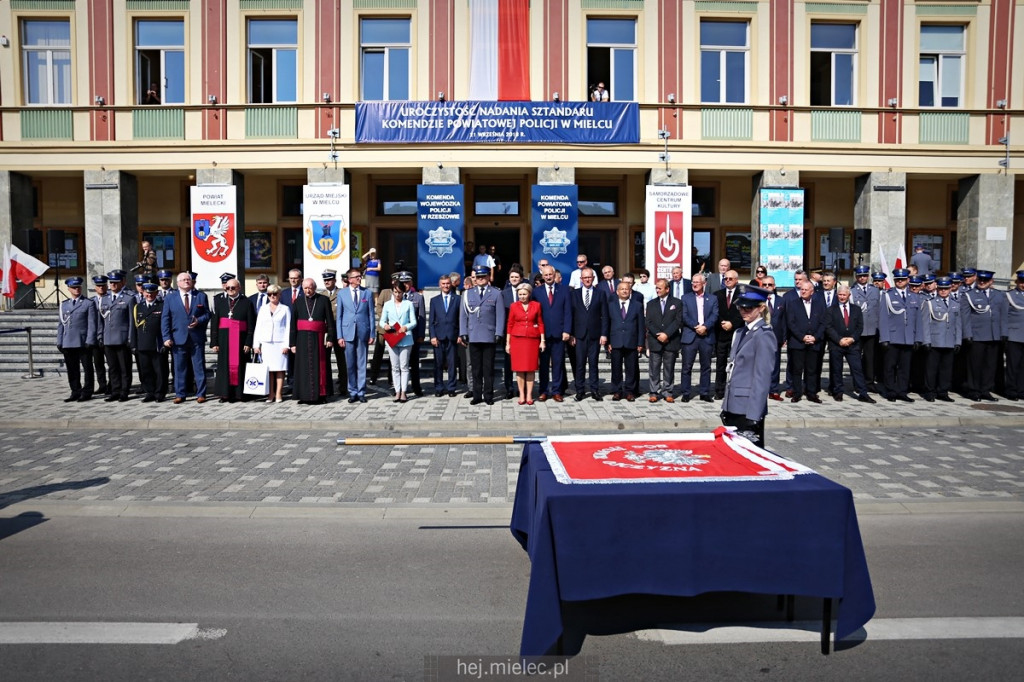 Wręczenie sztandaru mieleckiej Policji