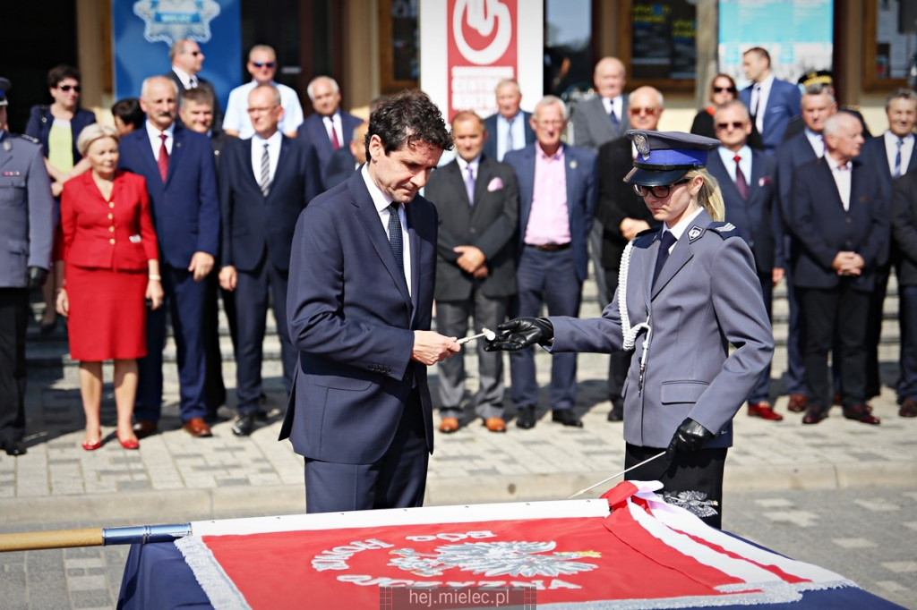 Wręczenie sztandaru mieleckiej Policji