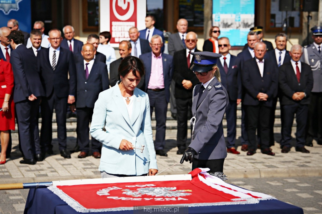 Wręczenie sztandaru mieleckiej Policji