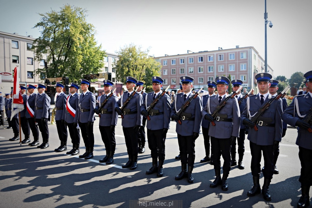 Wręczenie sztandaru mieleckiej Policji