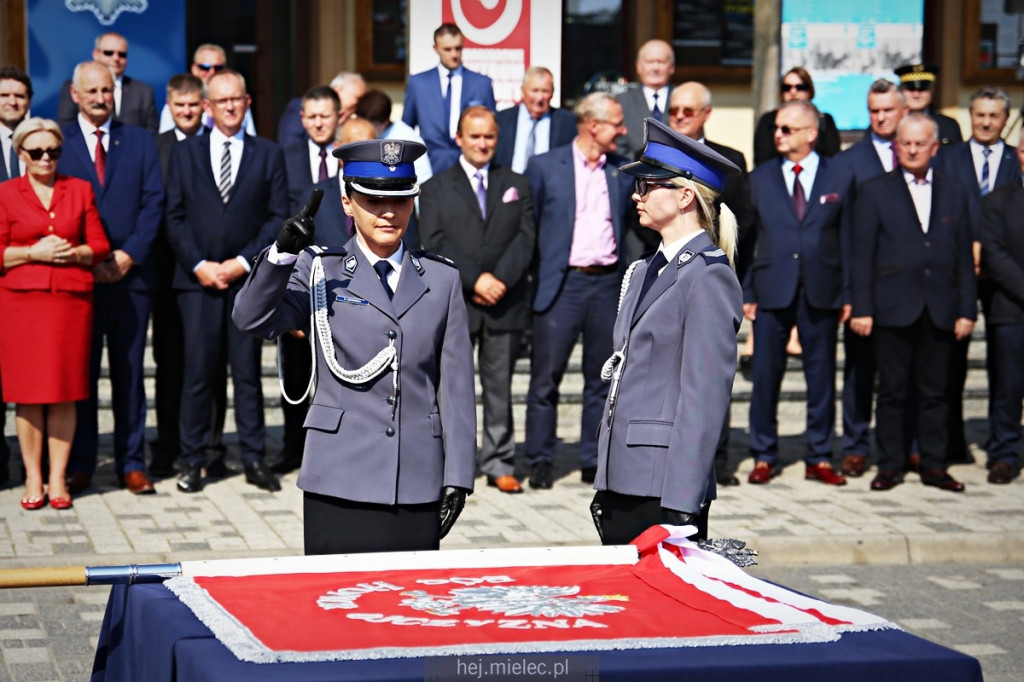 Wręczenie sztandaru mieleckiej Policji