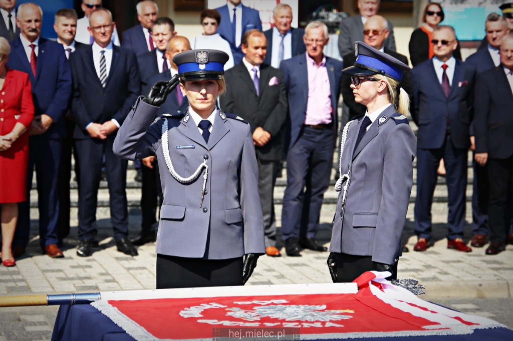 Wręczenie sztandaru mieleckiej Policji