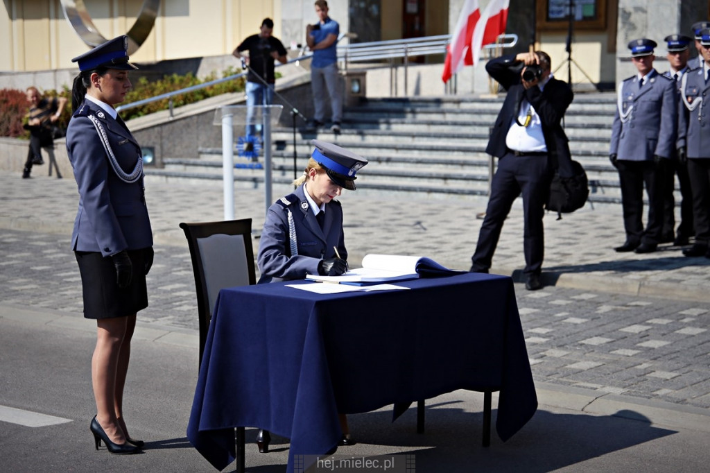 Wręczenie sztandaru mieleckiej Policji