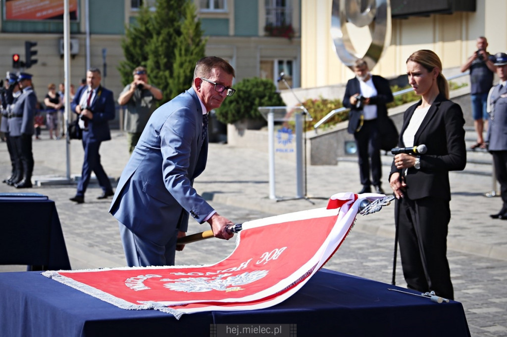 Wręczenie sztandaru mieleckiej Policji