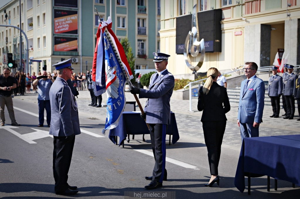 Wręczenie sztandaru mieleckiej Policji