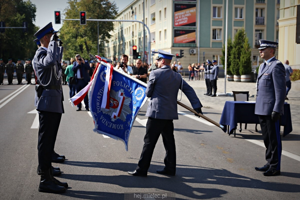 Wręczenie sztandaru mieleckiej Policji