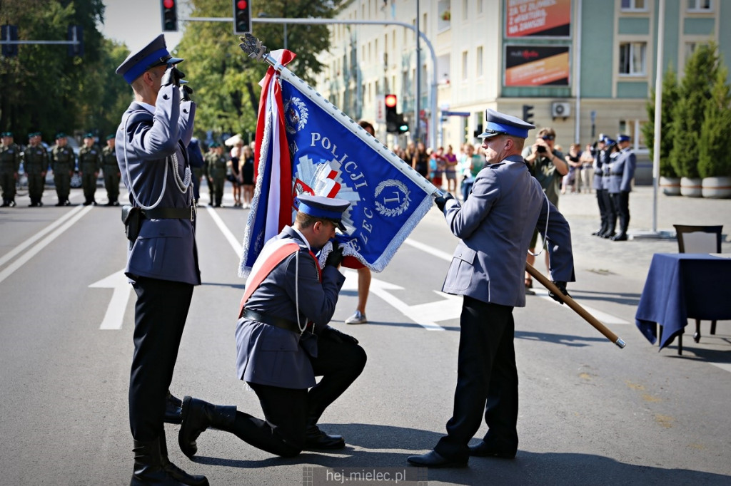 Wręczenie sztandaru mieleckiej Policji