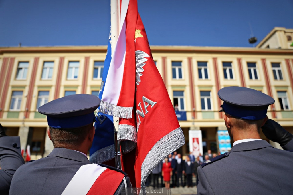 Wręczenie sztandaru mieleckiej Policji