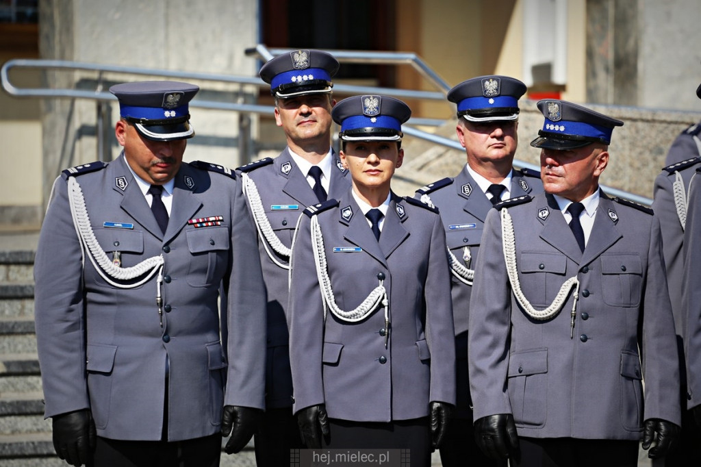 Wręczenie sztandaru mieleckiej Policji