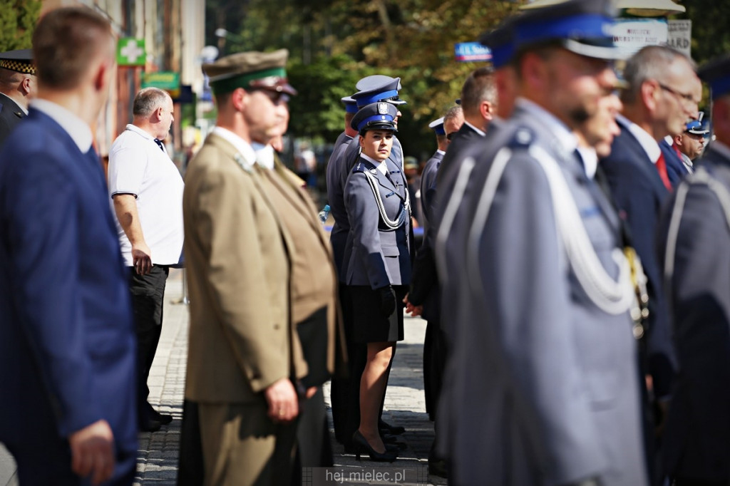 Wręczenie sztandaru mieleckiej Policji