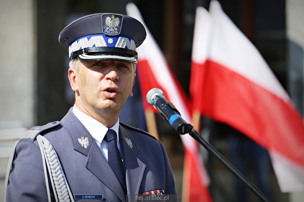 Wręczenie sztandaru mieleckiej Policji