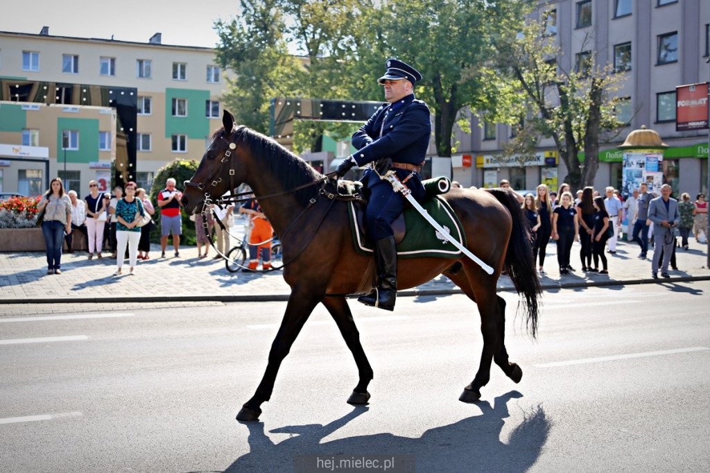 Wręczenie sztandaru mieleckiej Policji