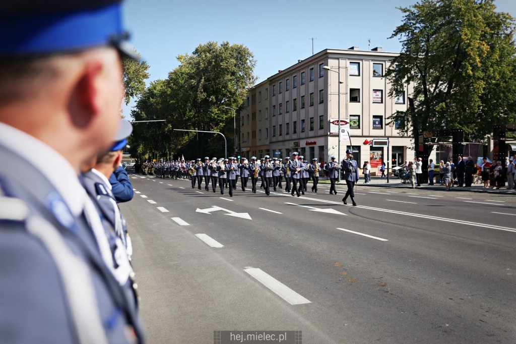 Wręczenie sztandaru mieleckiej Policji