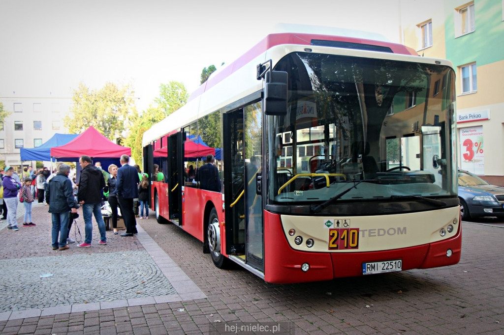 Dwa autobusowe eksperymenty w Mielcu